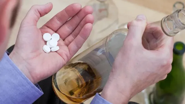 Ученые создали лекарство, которое помогает избавится от алкоголизма