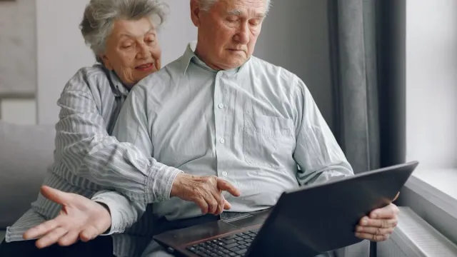 Горячая новость | Экономист рассказал, как выйти на пенсию в 50 лет