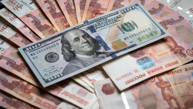 Горячая новость | Россиянам рассказали, когда доллар упадет до 70 рублей