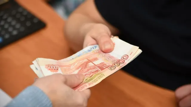 Горячая новость | Россияне стали чаще брать нелегальные займы