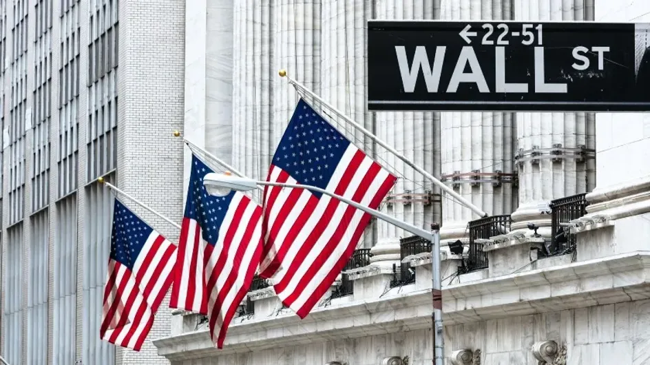 Бонусы Уолл-стрит могут снизиться, поскольку более высокие ставки угрожают бизнесу