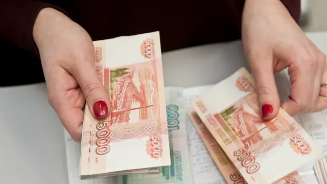 Горячая новость | Финанстист спрогнозировал замедление роста зарплат в 2027 году