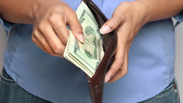 Горячая новость | Назван доход, который ассоциируется у россиян с бедностью