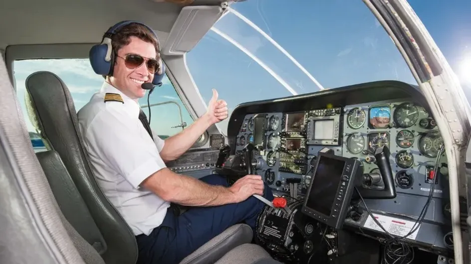 Daily Star: В Британии пилот посоветовал пассажирам не бронировать места в хвосте самолета