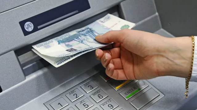 Горячая новость | Россиянам посоветовали не снимать деньги с кредитки «бесплатно»