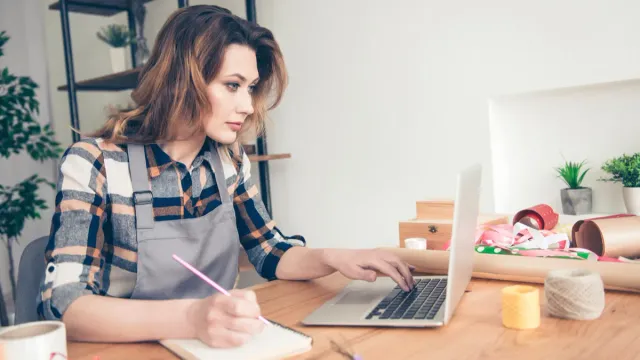 Горячая новость | Самозанятых россиян начнут реже брать на работу