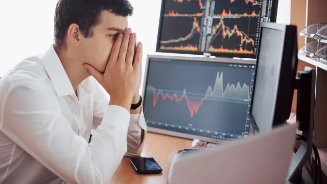 Горячая новость | Инвесторам объяснили, как реагировать на просадку портфеля