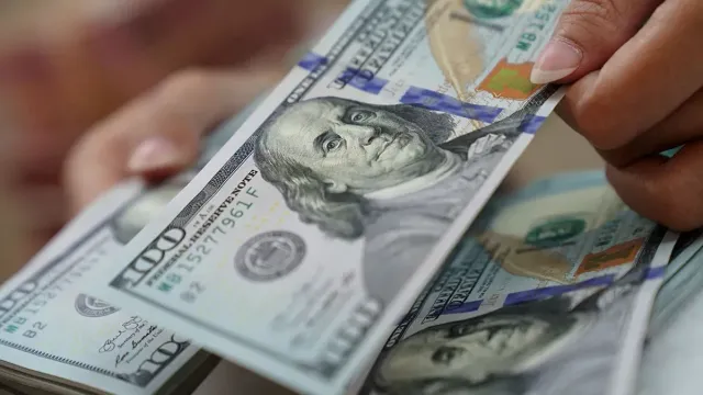 Горячая новость | Россиянам посоветовали покупать доллары прямо сейчас