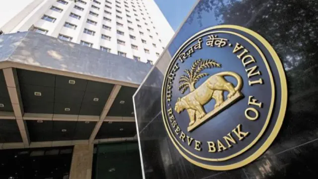ЦБ Индии подталкивает банки к расчету по сделкам в ОАЭ в рупиях и дирхамах