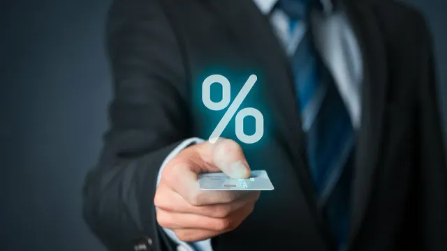 Горячая новость | Россиянам рассказали, как повлияет на вклады и кредиты снижение ключевой ставки