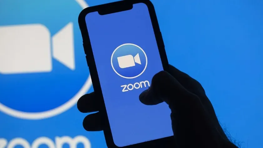 Акции Zoom выросли из-за разработки и внедрения инструментов ИИ в платформу