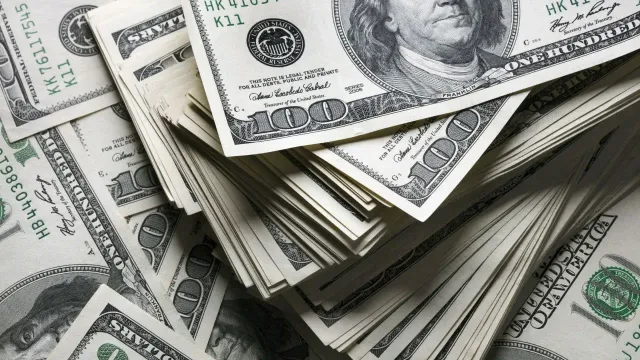 Горячая новость | Экономист предсказал рост курса доллара этой осенью