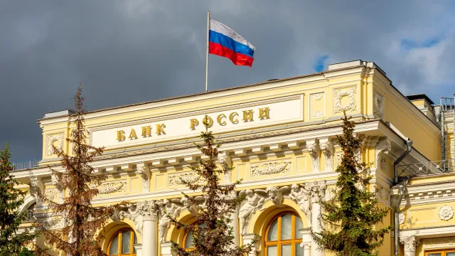 Горячая новость | Россиянам назвали причины осторожности в снижении ставки