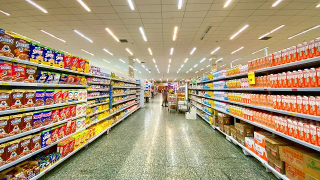 Экономист Холод объяснил, чем опасен рост доли сетевых супермаркетов