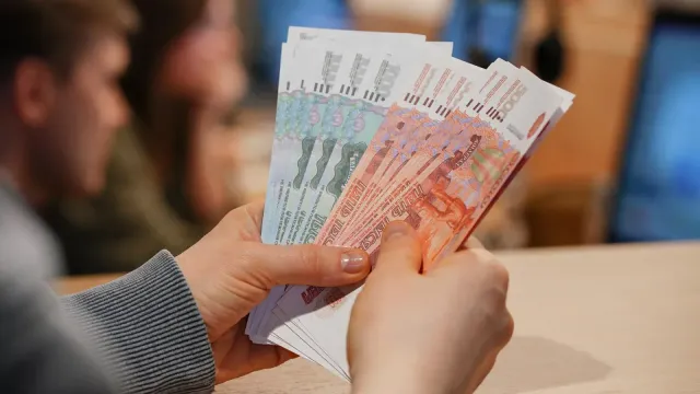 Горячая новость | Зарплата в России продолжает расти каждый месяц