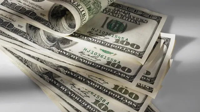 Экономисты предупредили россиян о риске убытков при покупке долларов осенью