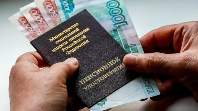 Средняя пенсия федеральных госслужащих в РФ выросла вдвое за десять лет