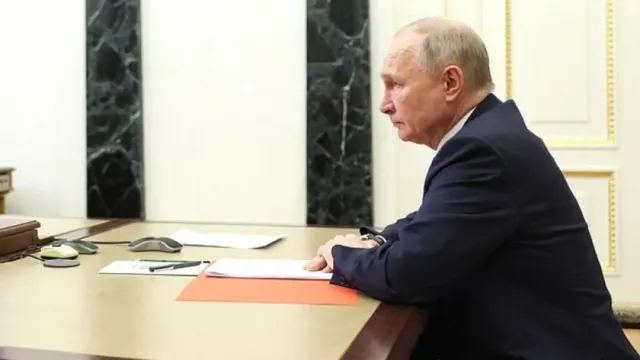 Путин поручил представить проект о цифровом удостоверении личности для россиян до 1 мая