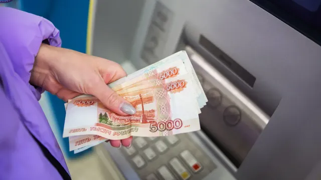 Горячая новость | Эксперт назвал ситуации, в которых срочно нужно забирать деньги из банка