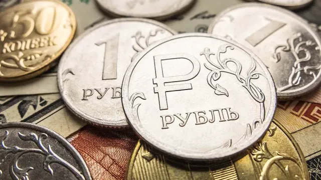 Рубль после резкого падения начал стабилизироваться