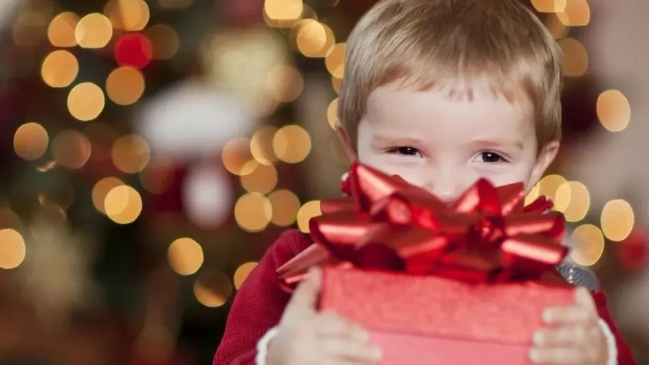 Дети начали создавать списки рождественских подарков в PowerPoint