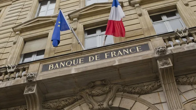 Горячая новость | ЕС отчитает Францию из-за дефицита бюджета, усугубив политические проблемы