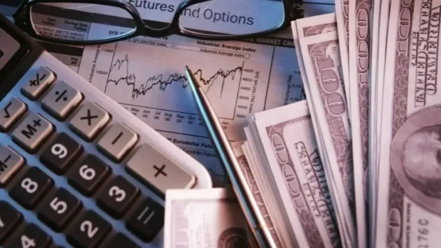 Горячая новость | Россияне стали чаще интересоваться финансами в интернете