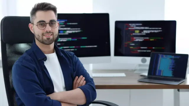 Горячая новость | Стали известны отрасли с зарплатами больше, чем у программистов