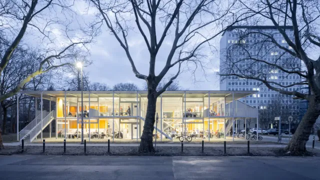 Павильон из листов стали и стеклопакетов признали лучшим зданием в Европе