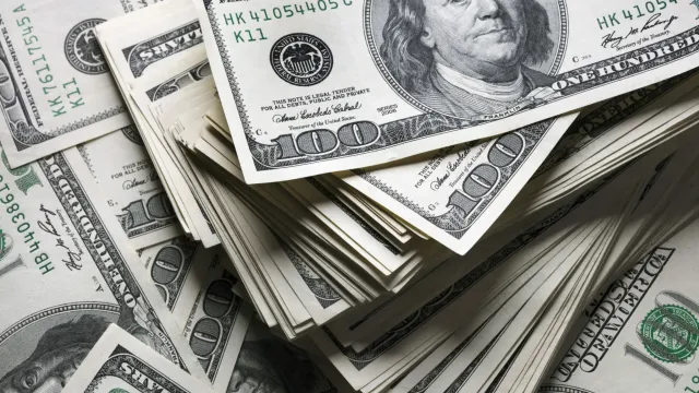 Горячая новость | Россиянам объяснили причины обрушения доллара
