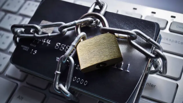 Горячая новость | Россиянам объяснили, почему банки блокируют переводы россиян